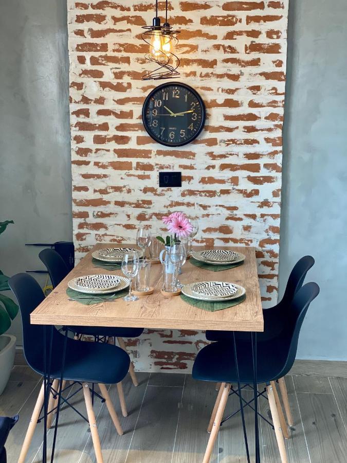 Cond/ Resid/ Cavallari/4Min Da Unimar Marília Buitenkant foto